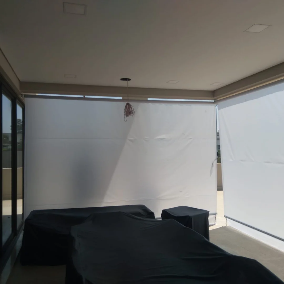 Varanda de apartamento fechada com toldo cortina translúcido