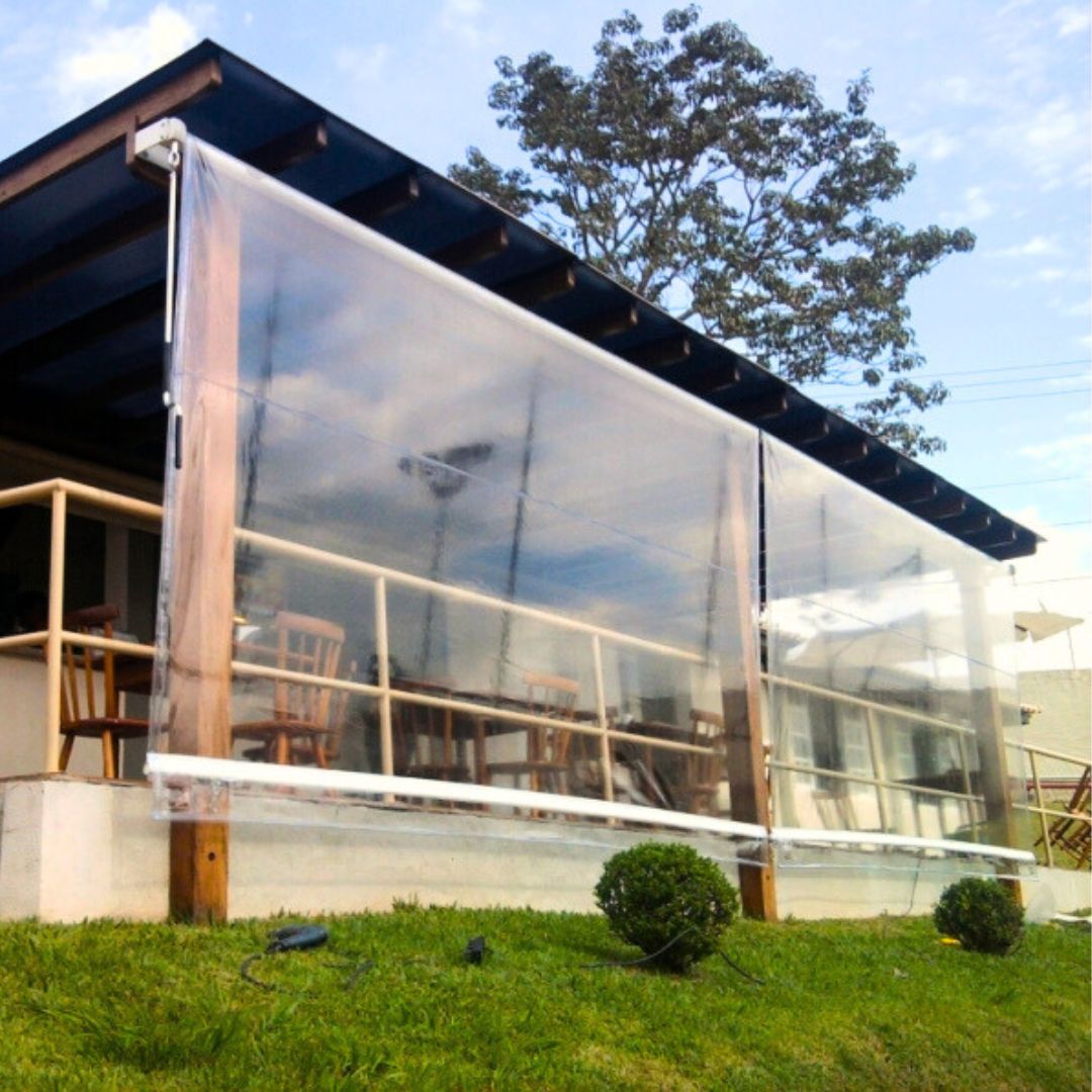 Toldo cortina com lona cristal transparente em varanda